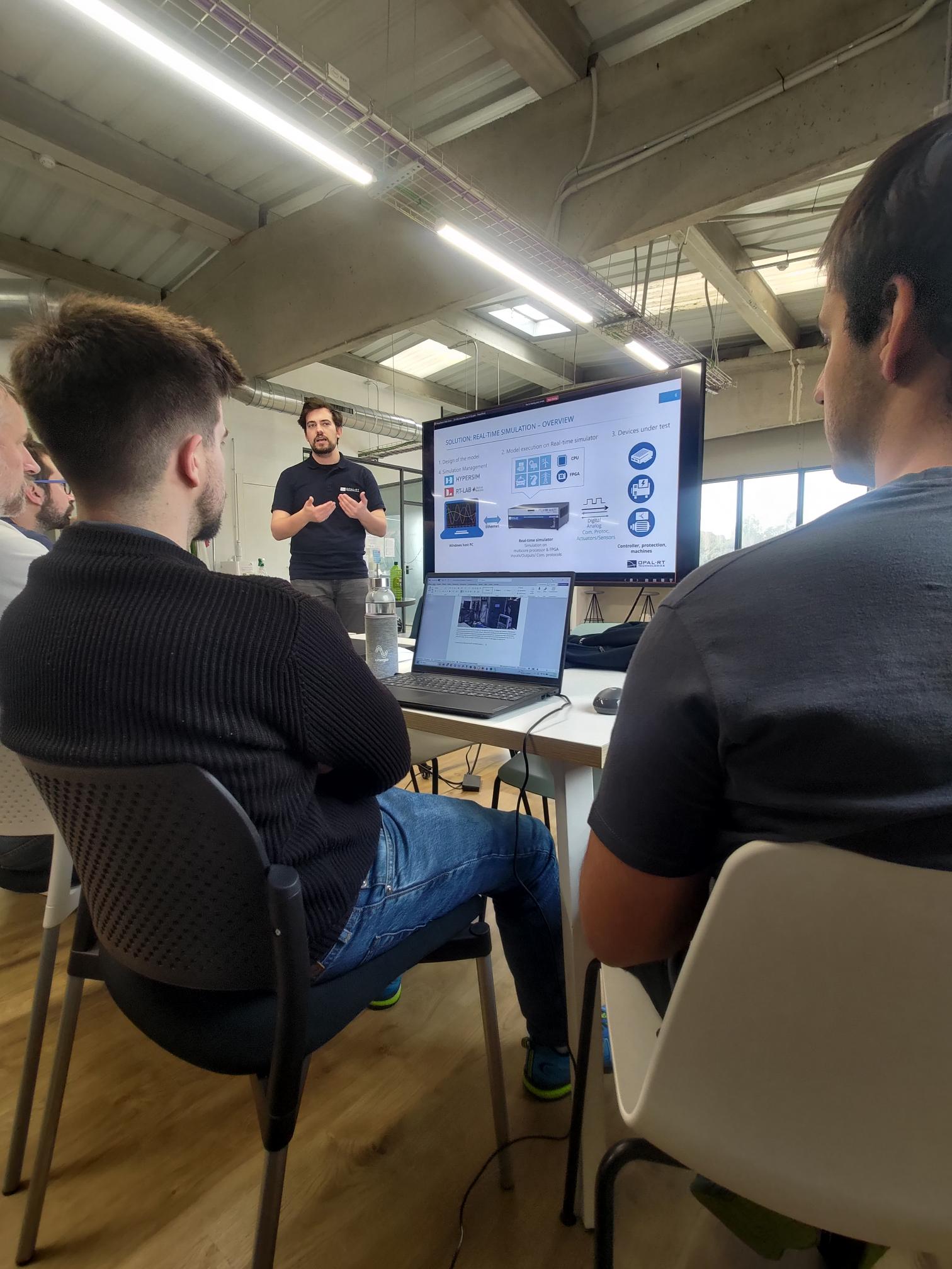 OPAL-RT trainer presenting real-time simulation concepts to the Cinergia team during a technical training session.